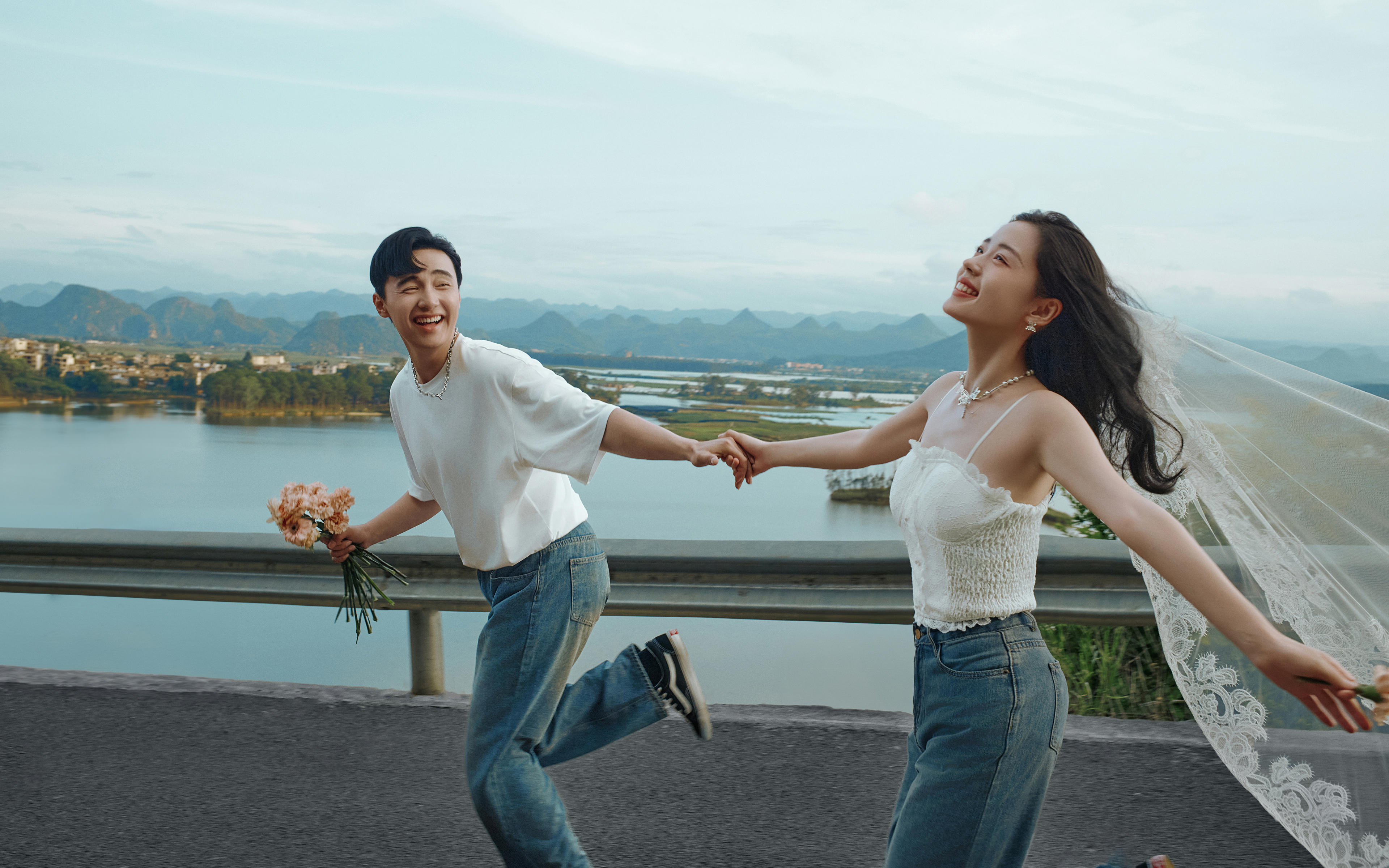 小眾又超酷｜公路旅拍婚紗照 紀(jì)實(shí)視角展現(xiàn)不羈態(tài)度