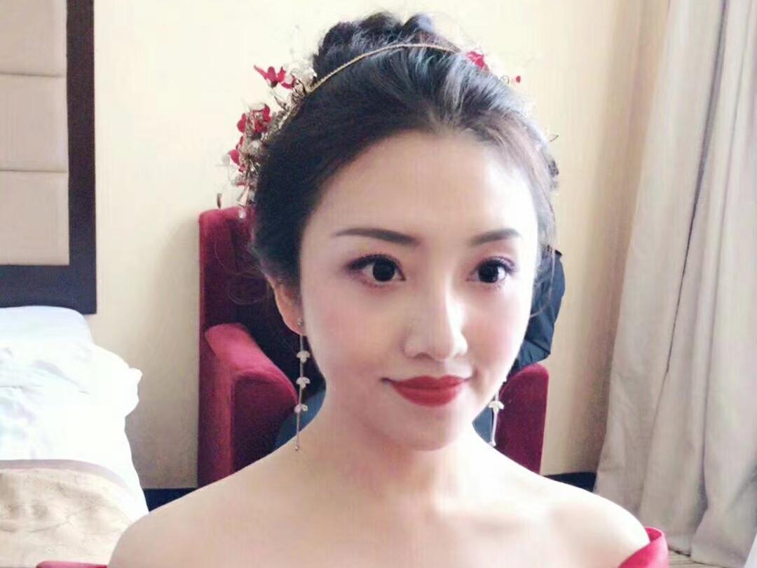 订婚妆，早，晚，化好即走，不跟妆，