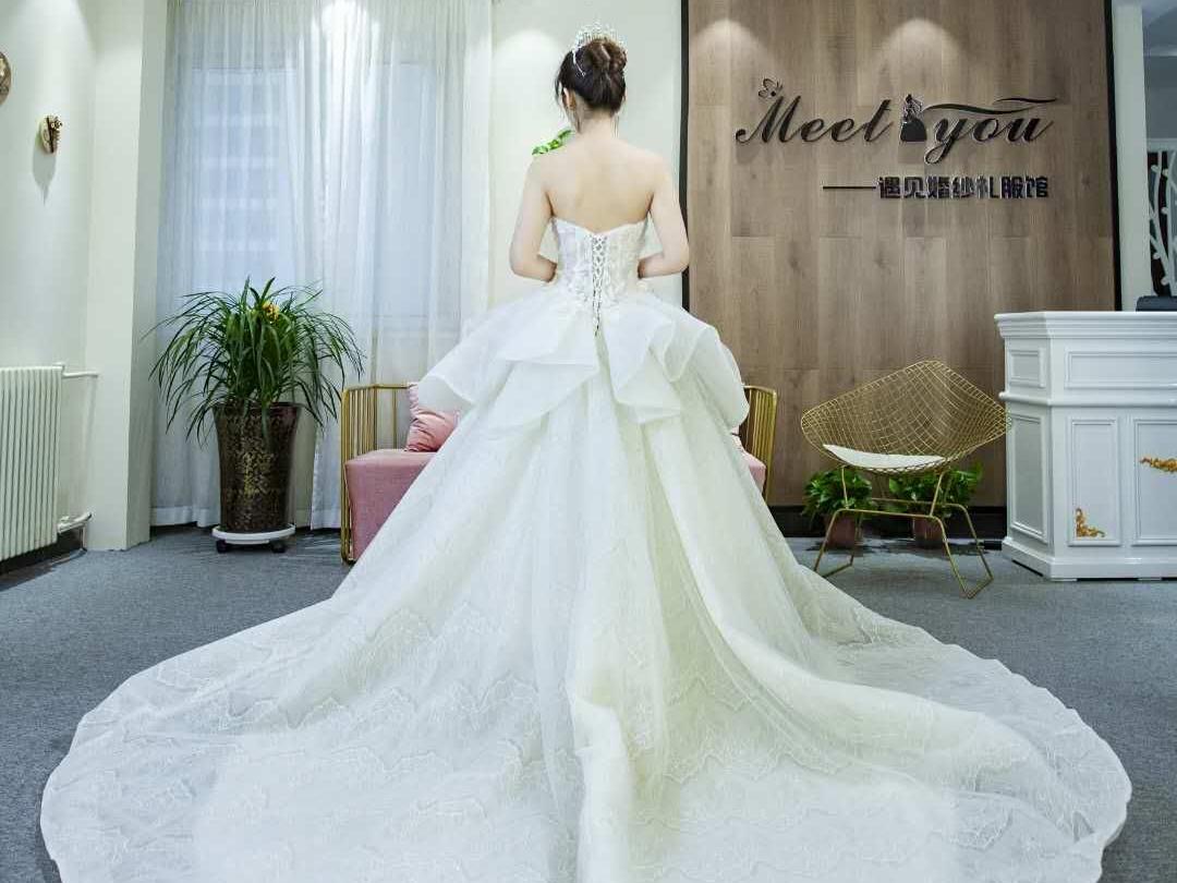 【轻奢系列套餐】送7套服装+跟妆