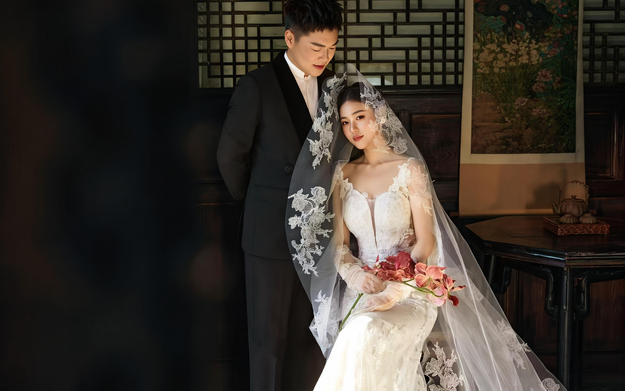 蕾丝鱼尾搭配新中式园林婚纱照 优雅又好看