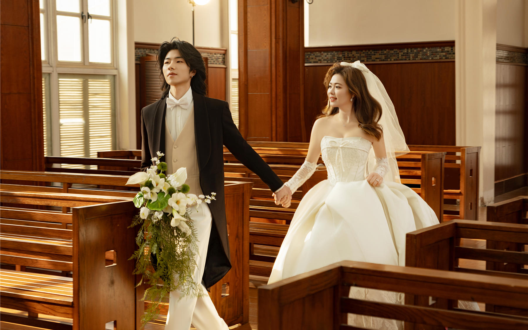 光影定格的神圣瞬間｜復(fù)古教堂婚紗照也太有儀式感了