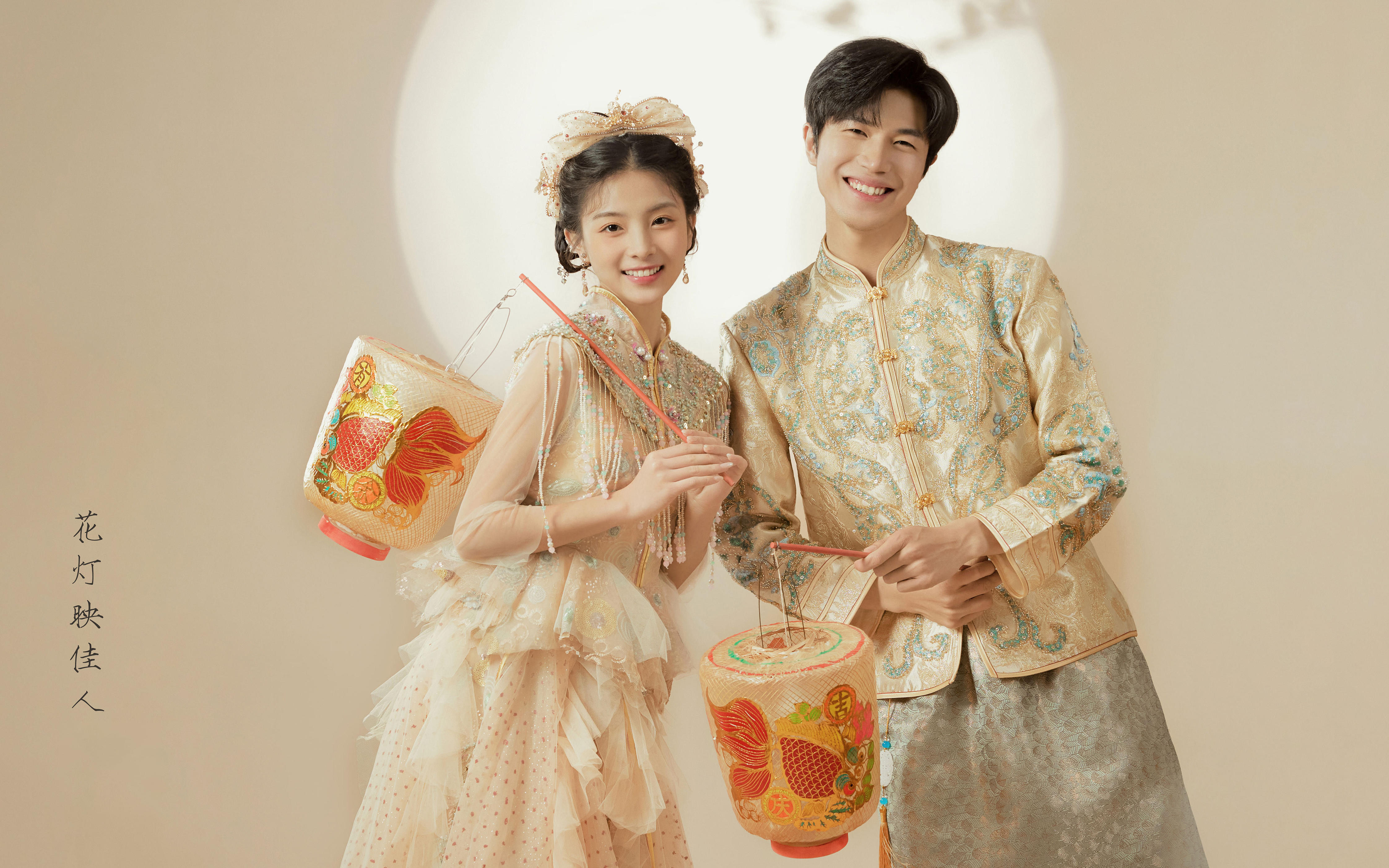 【施华洛摄影】😍新中式浅色秀禾服光影婚纱照💛