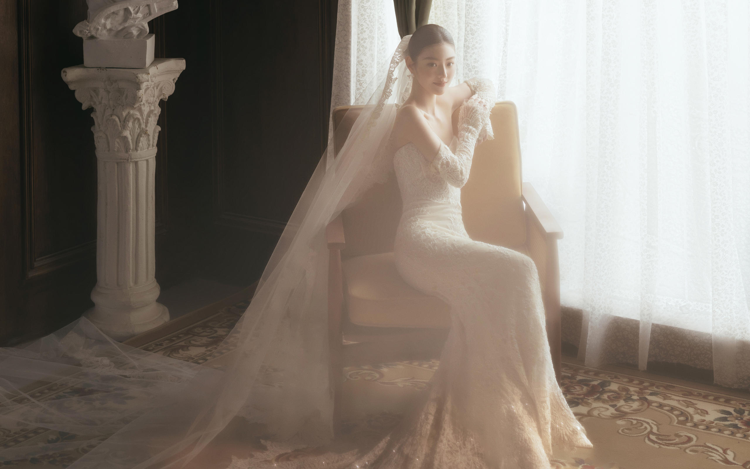 魚尾紗在復(fù)古光影里流動成畫 浪漫破畫而出