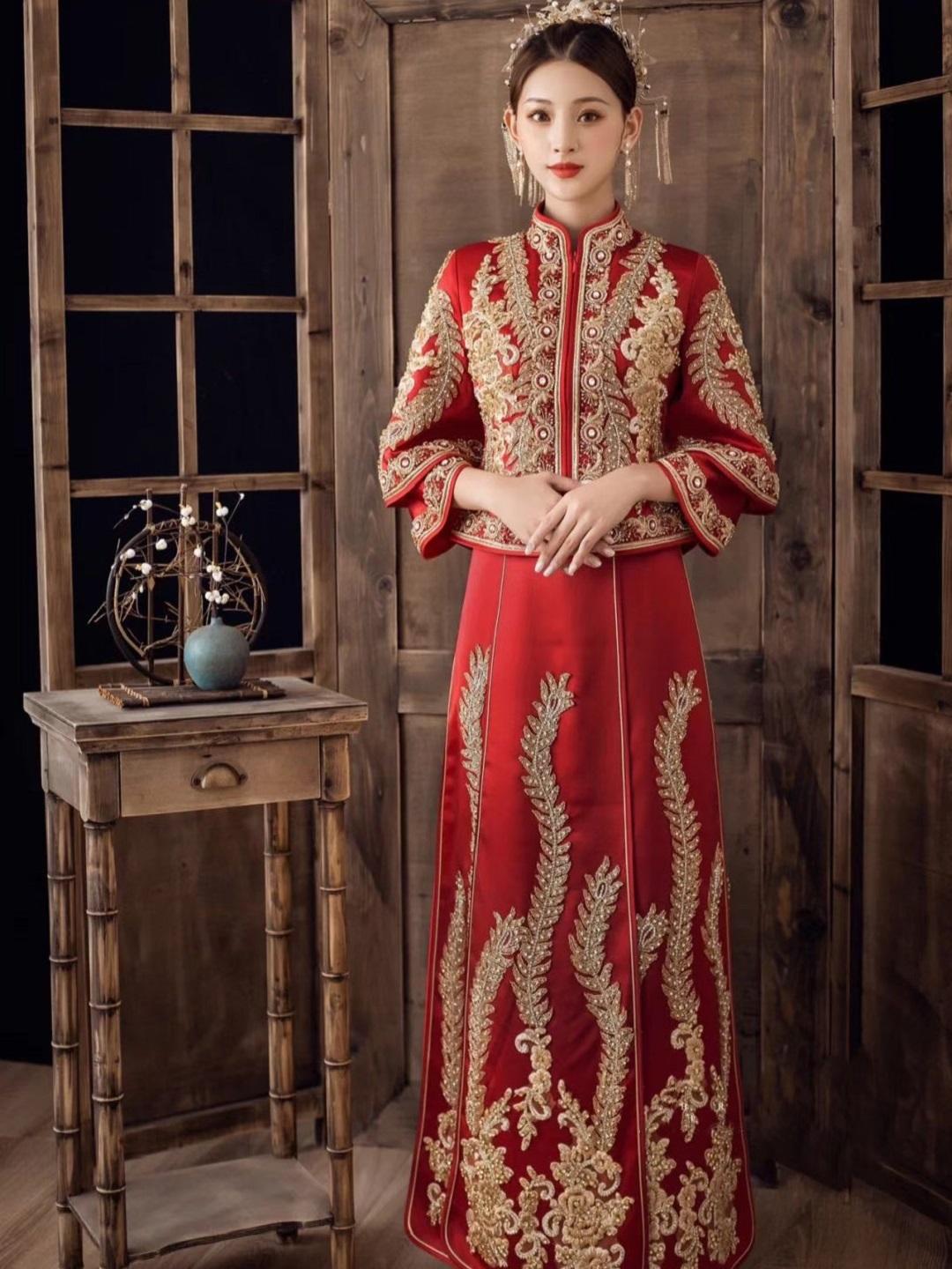 镶嵌印度丝的秀禾服是高品质的