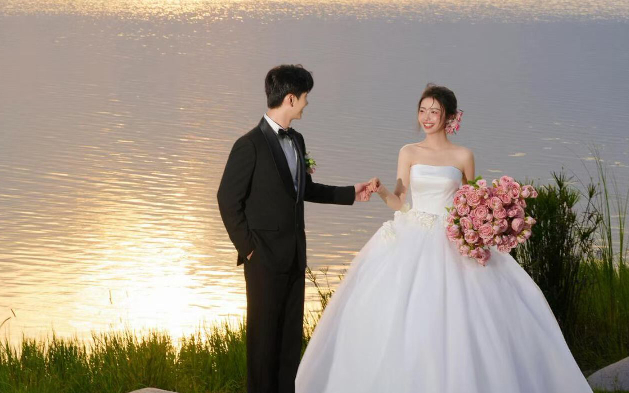 湖边氛围感也太棒了