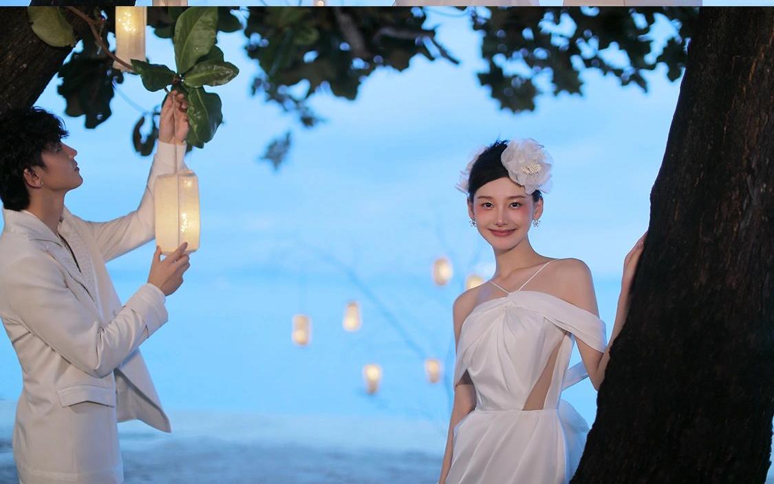 太出圈了吧?氛圍感拉滿江邊電影感婚紗照?