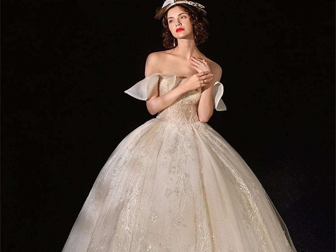 19新款一字肩新款仪式纱 大气 梦幻婚礼必备