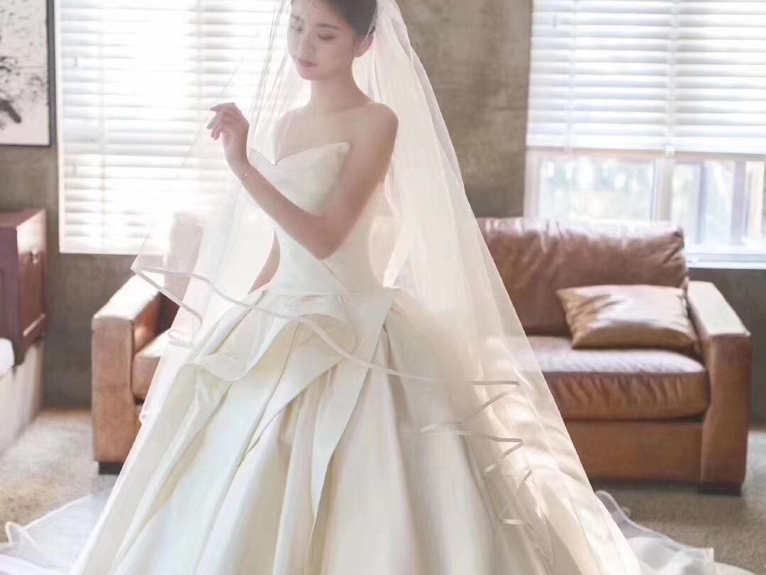 雲慕婚纱·[人气爆款套餐+跟妆]