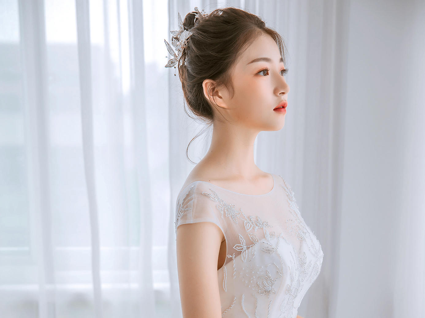 【董小姐婚纱工作室】出门齐地纱+敬酒服+全程跟妆