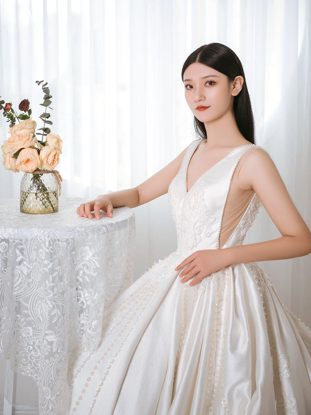 【超值租赁推荐】2021气质缎面V领新娘婚纱