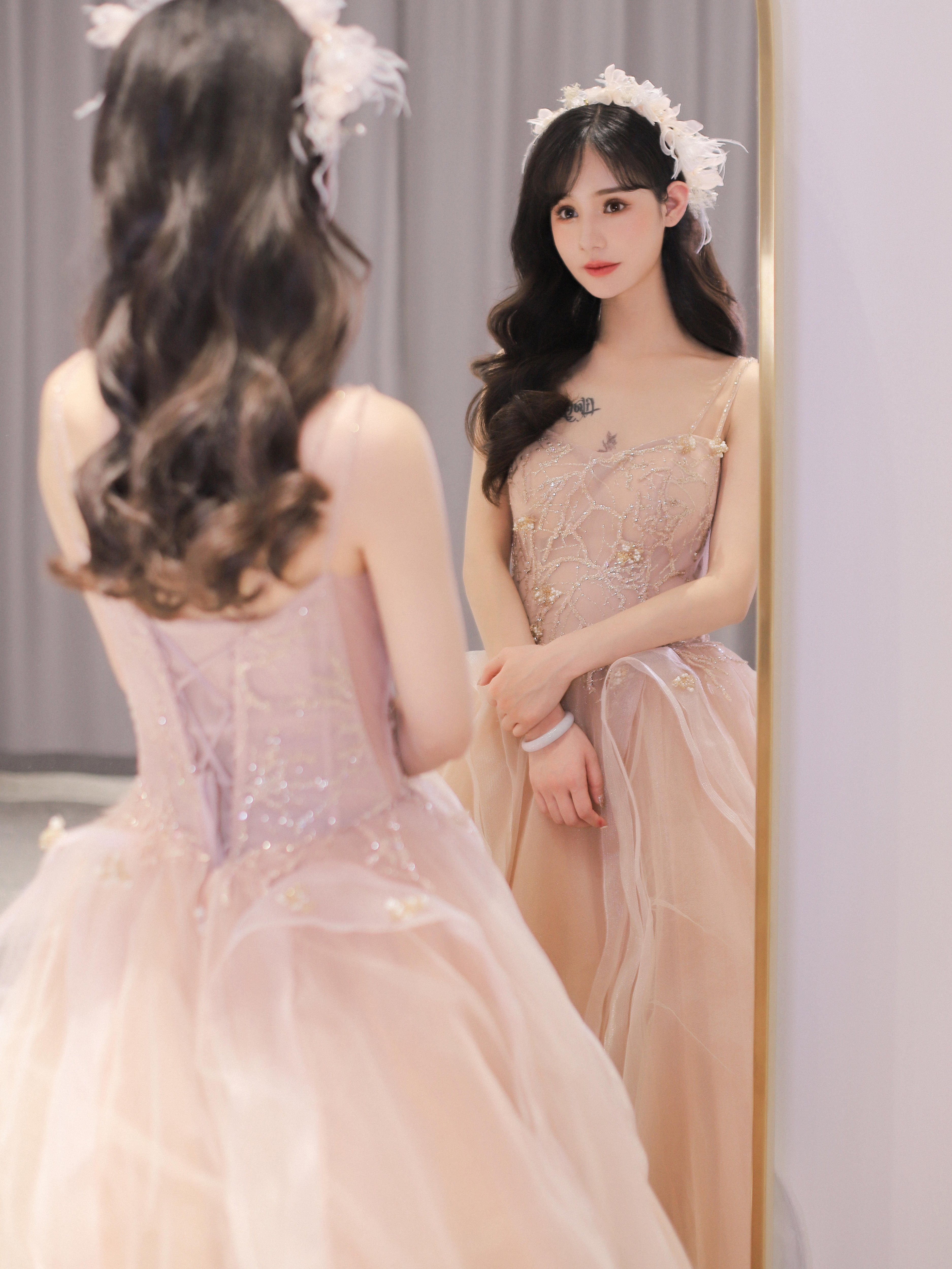 2999三套衣服 婚纱秀禾敬酒服