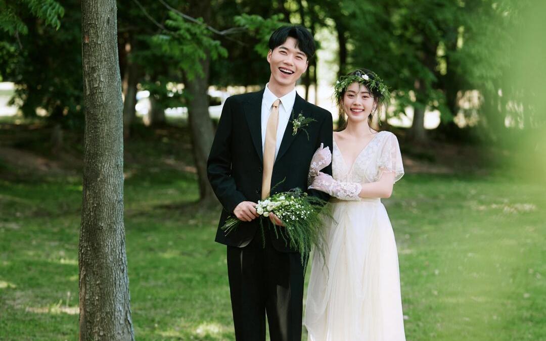 甜妹的本命草坪婚紗照~夏日必拍嘎嘎甜！