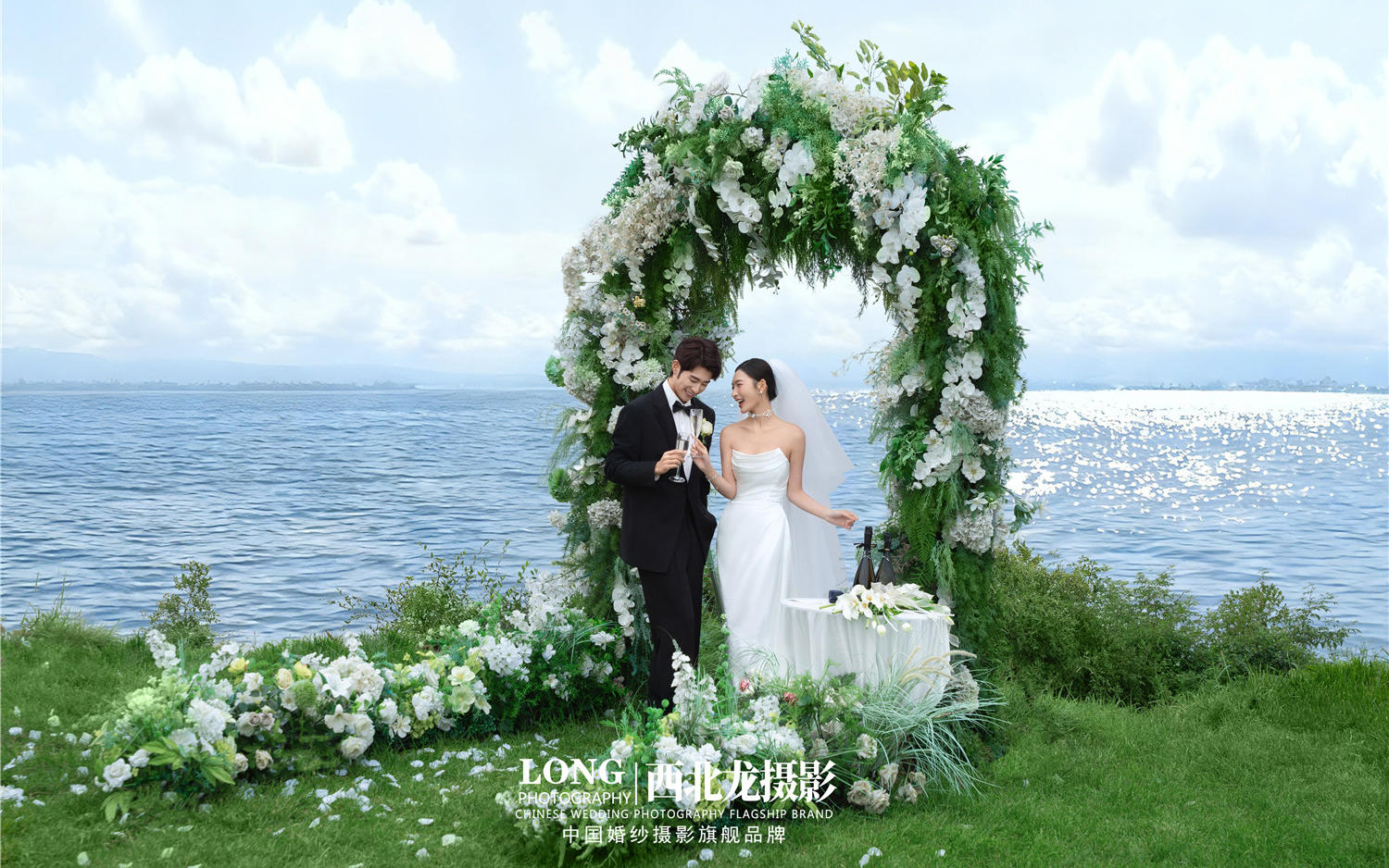 【西北龍攝影】湖邊草坪儀式感婚紗照