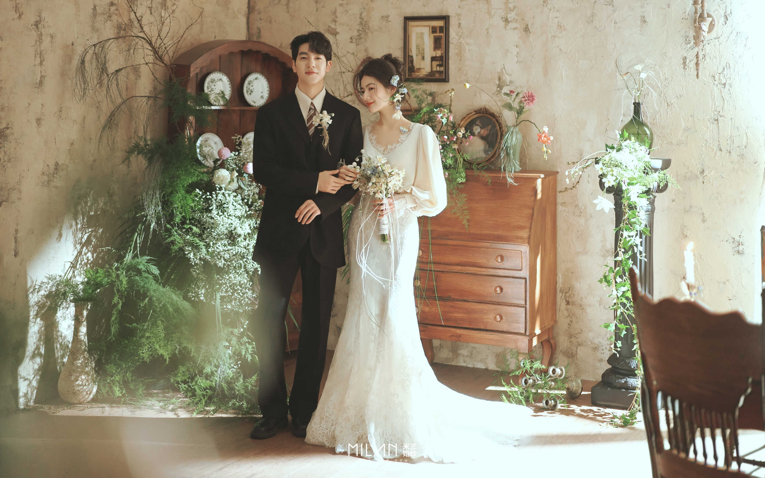 老物件+柔光滤镜✨这组婚纱照直接出圈