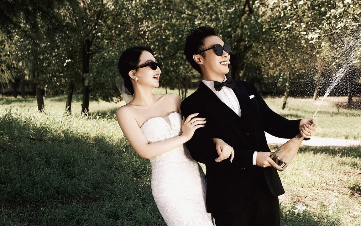 草坪森系婚纱照客片欣赏！石家庄婚纱照必选商家