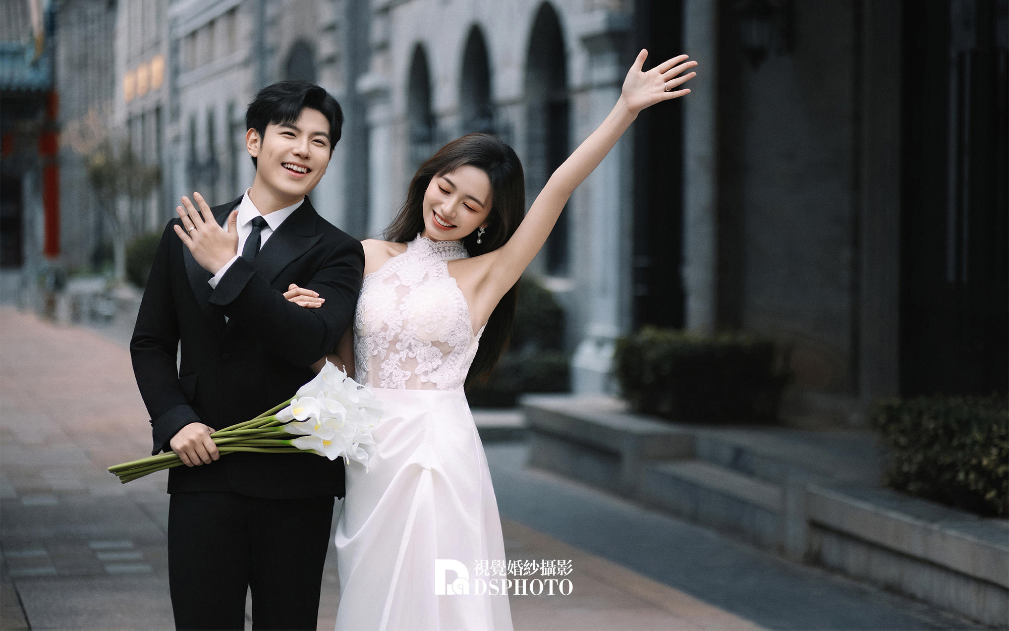 ?? 復(fù)古街景里的甜酷愛情，每一幀都像電影海報(bào)！