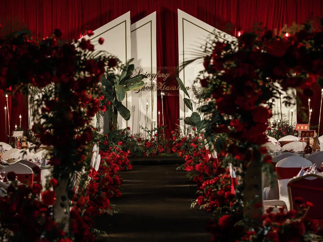 韩式白红色婚礼,满满高级感_创意平价婚礼