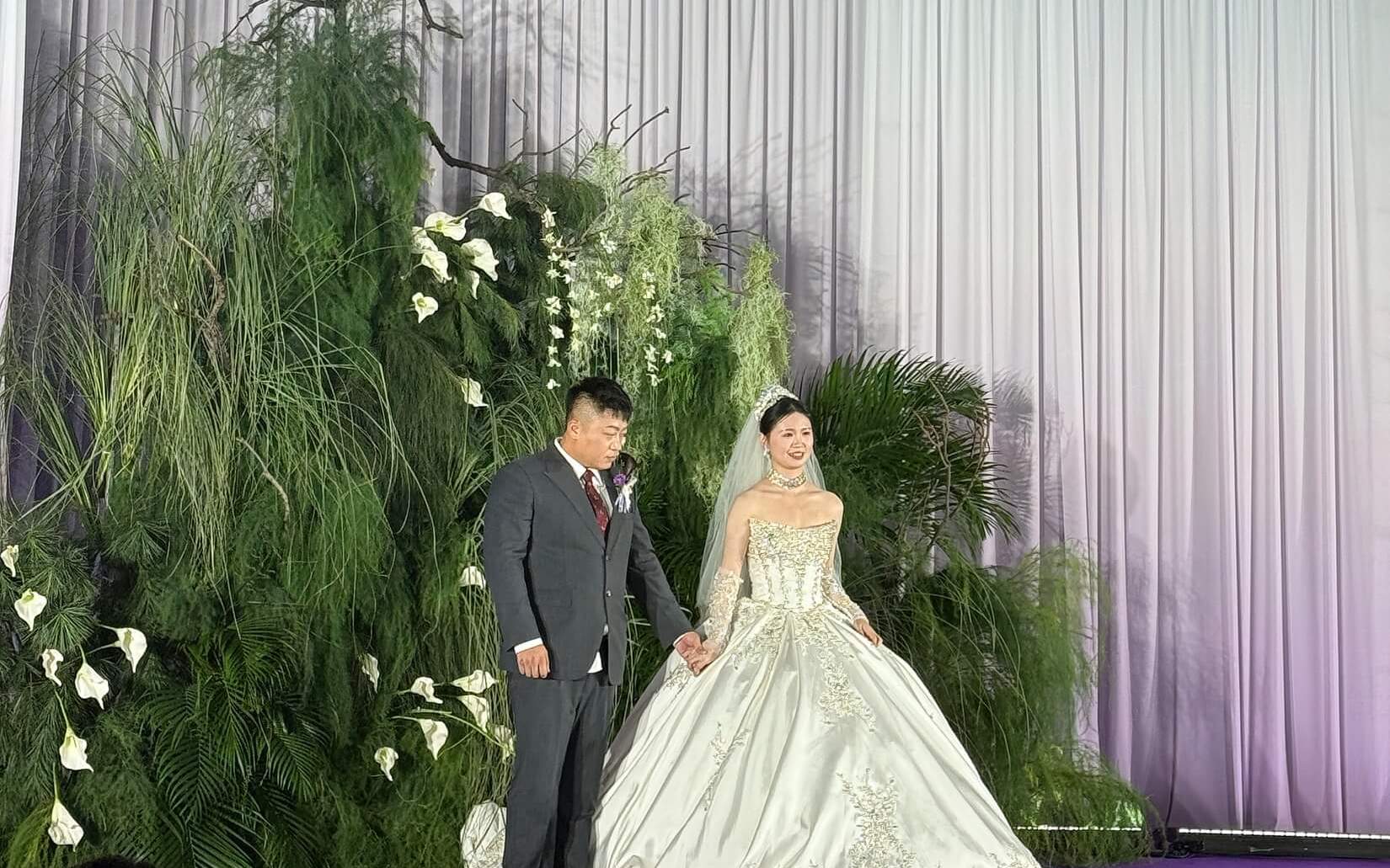 野生自然系紫色渐变布幔婚礼