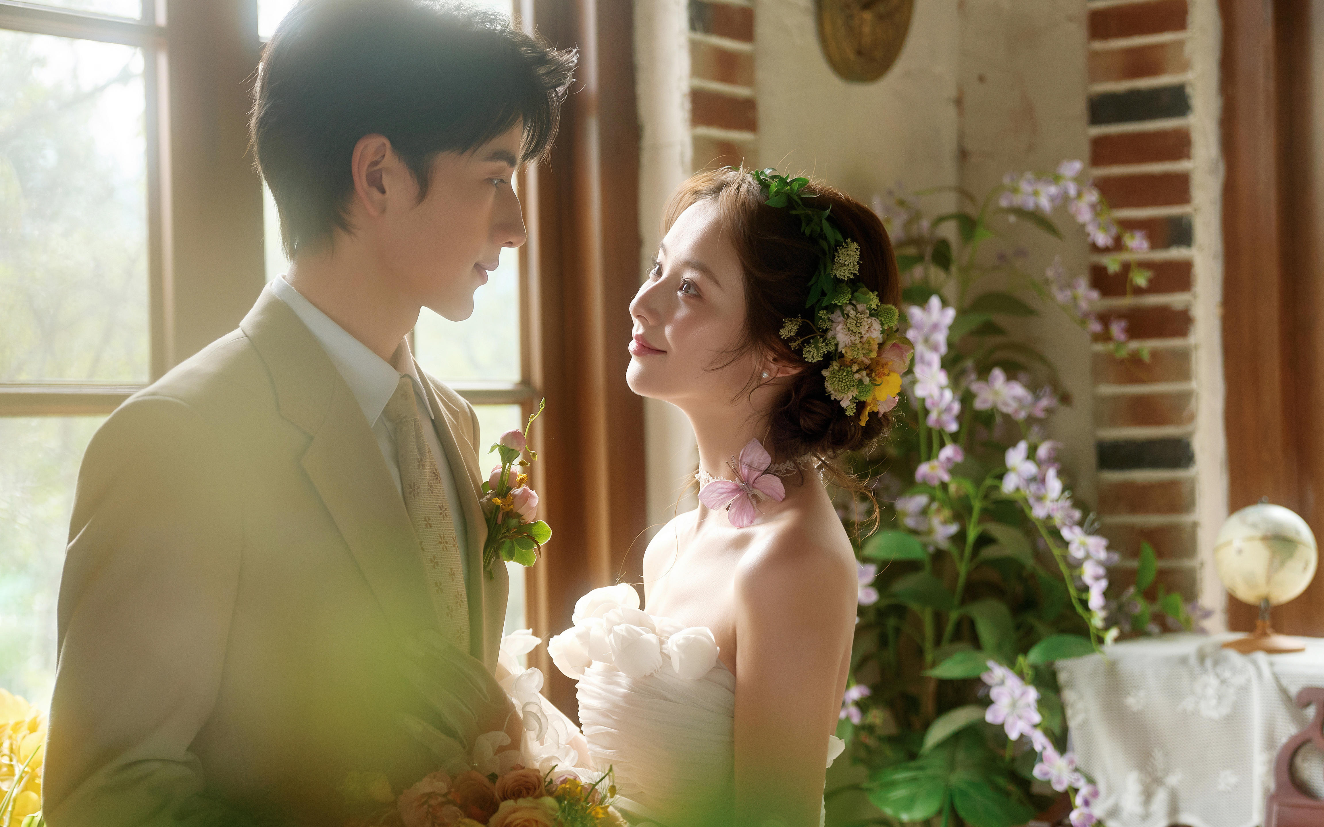 丽江室内婚纱照，把浪漫锁在温柔小天地