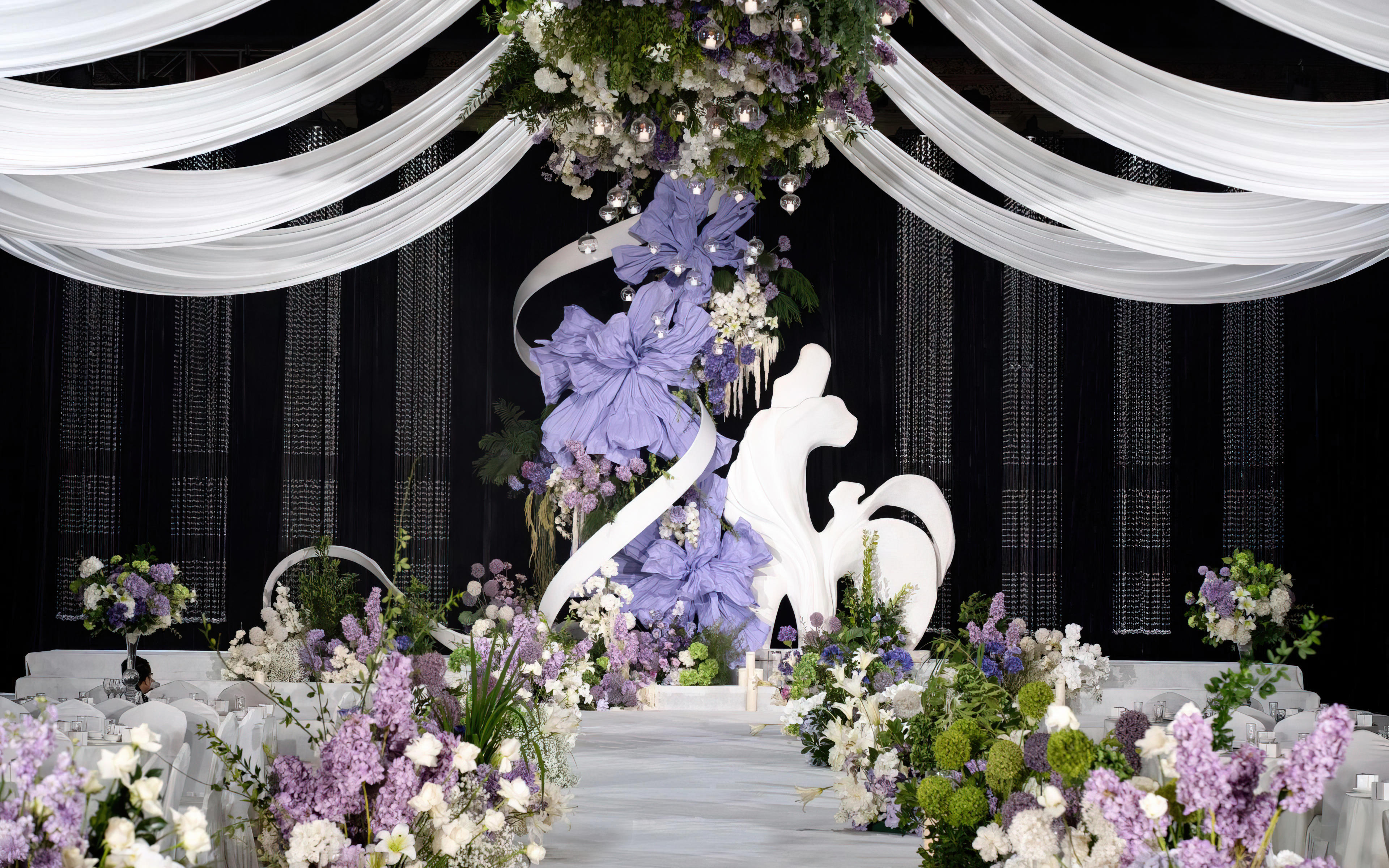 白紫色婚礼布置
