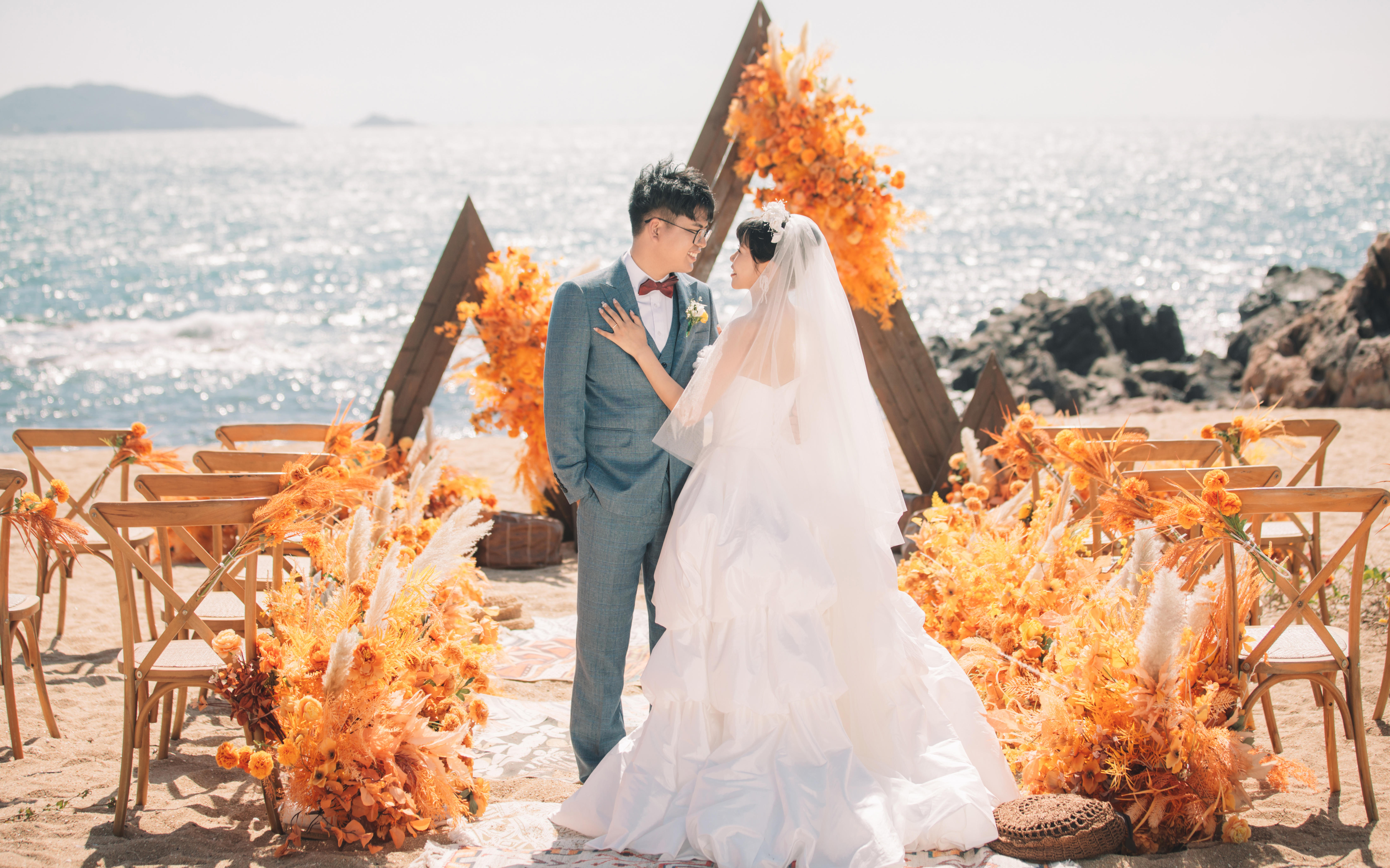 【婚礼布置】三亚海边户外沙滩婚礼布置