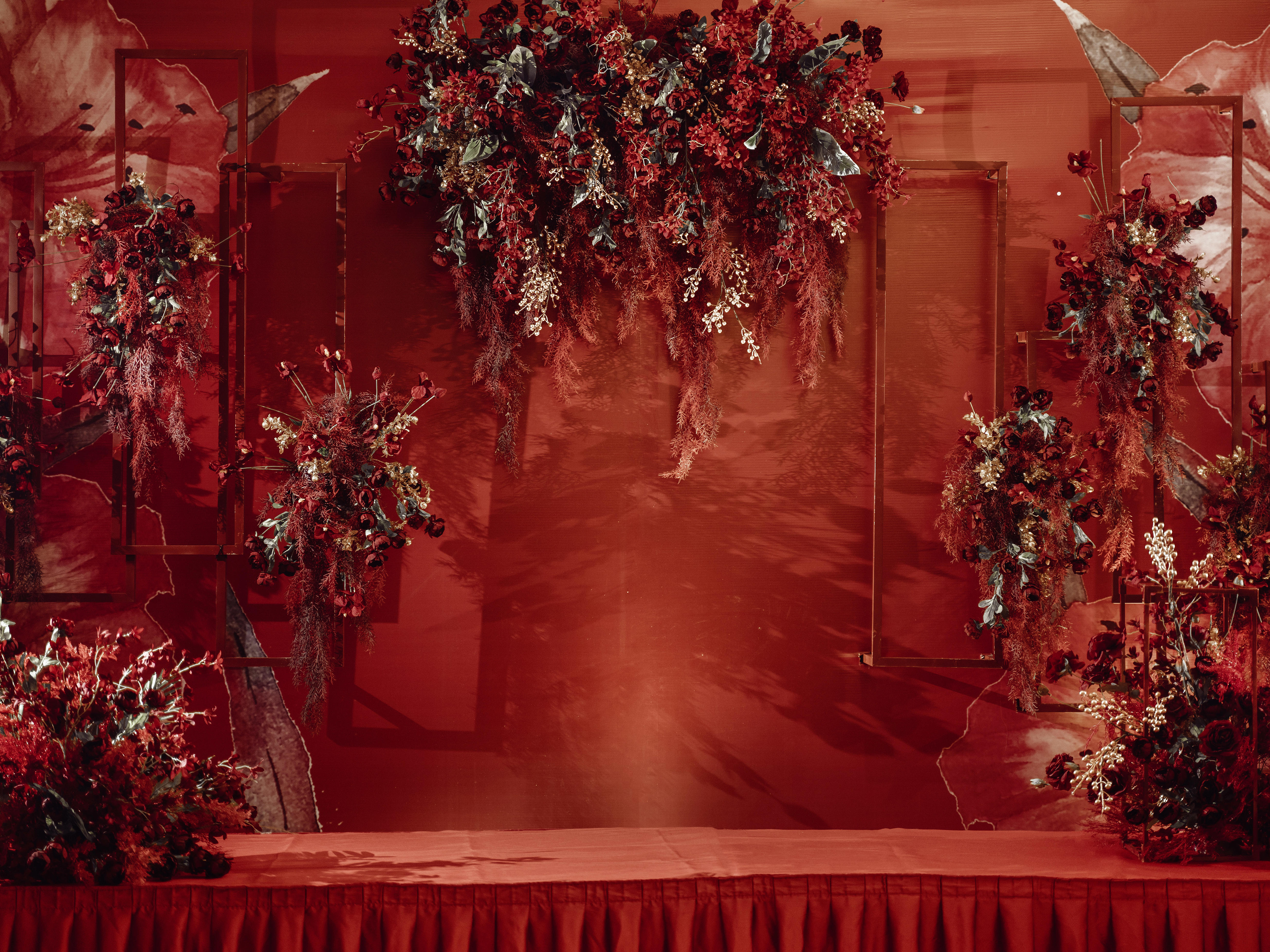 怦然心动丨酒红色+绿色撞色婚礼 高级感