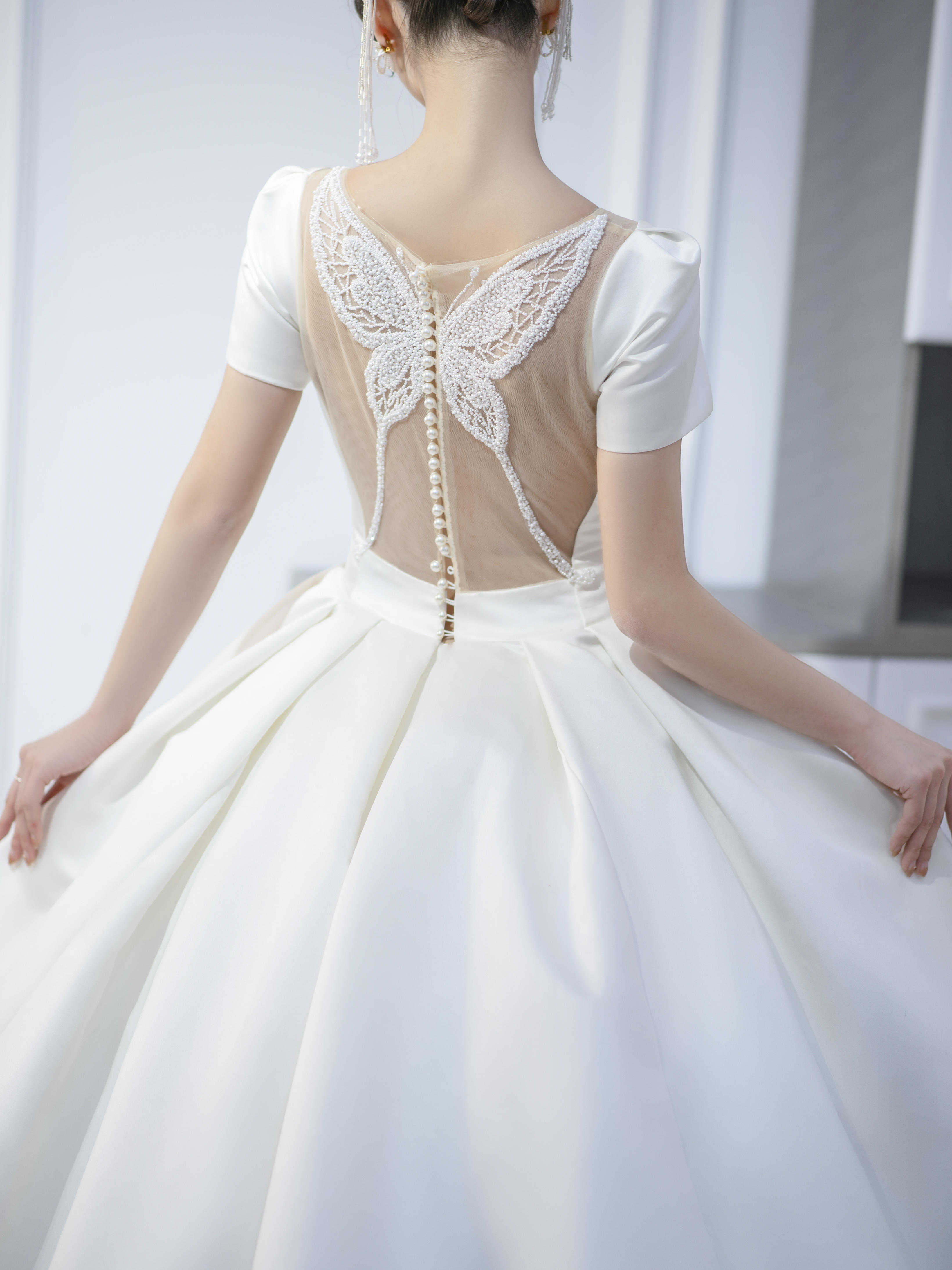 【婚礼·纪专享】婚纱+秀禾+跟妆一天