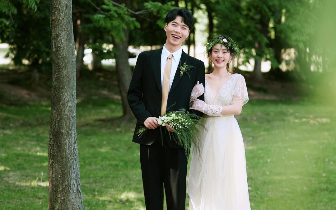 甜妹的本命草坪婚紗照~夏日必拍嘎嘎甜！