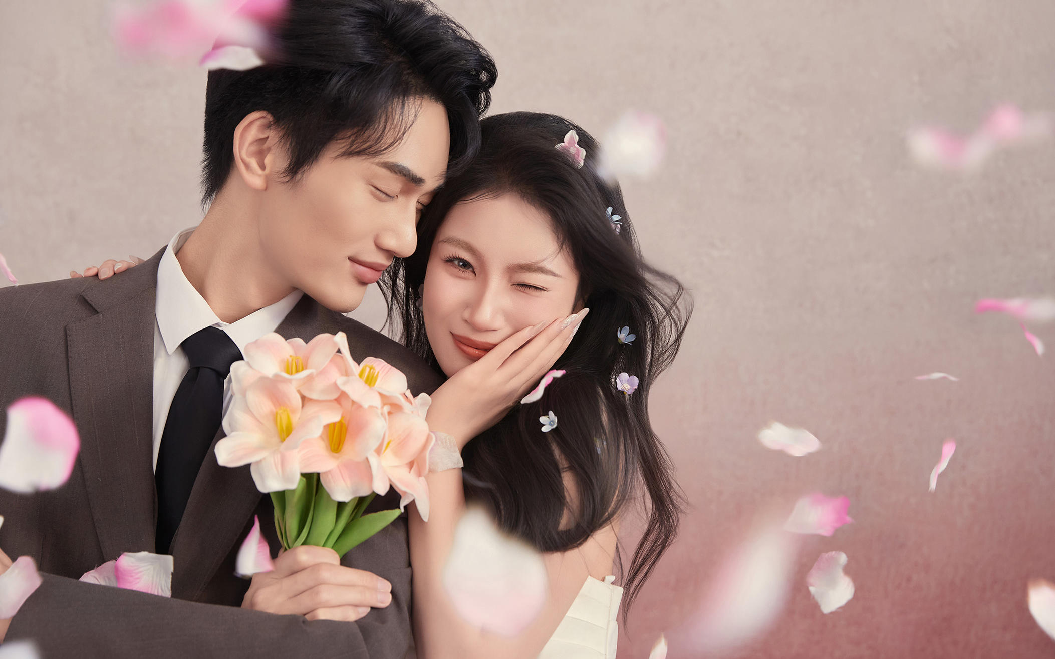 輕復(fù)古甜蜜情緒婚紗照