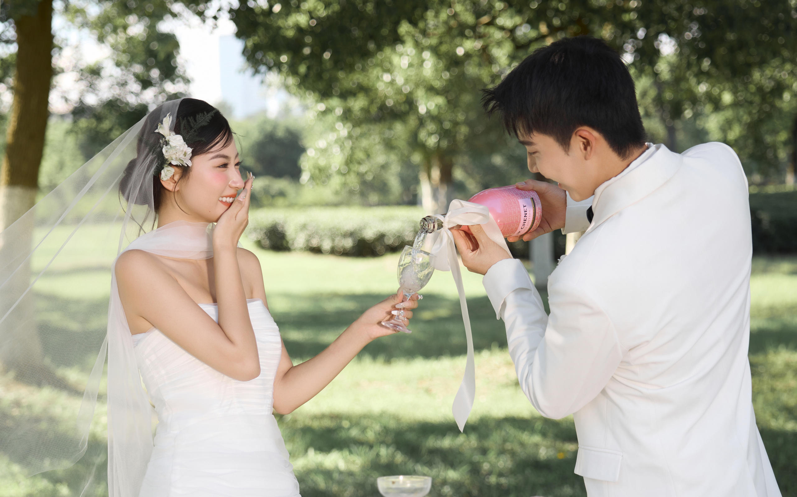 🌿草坪婚纱照｜把“轻法式松弛感”焊在相册里！