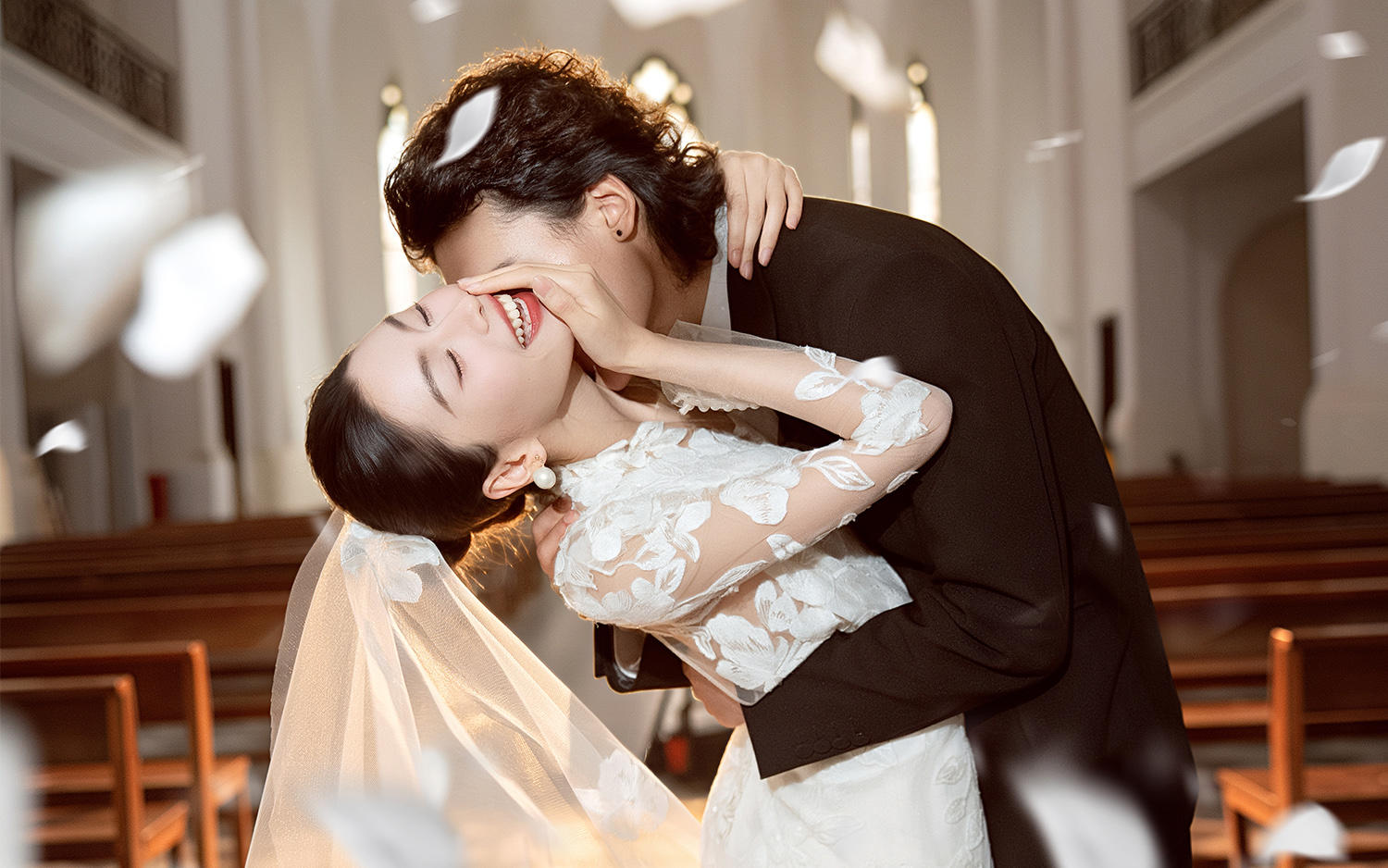 教堂婚紗照???松弛感拉滿(mǎn)，定格浪漫愛(ài)情