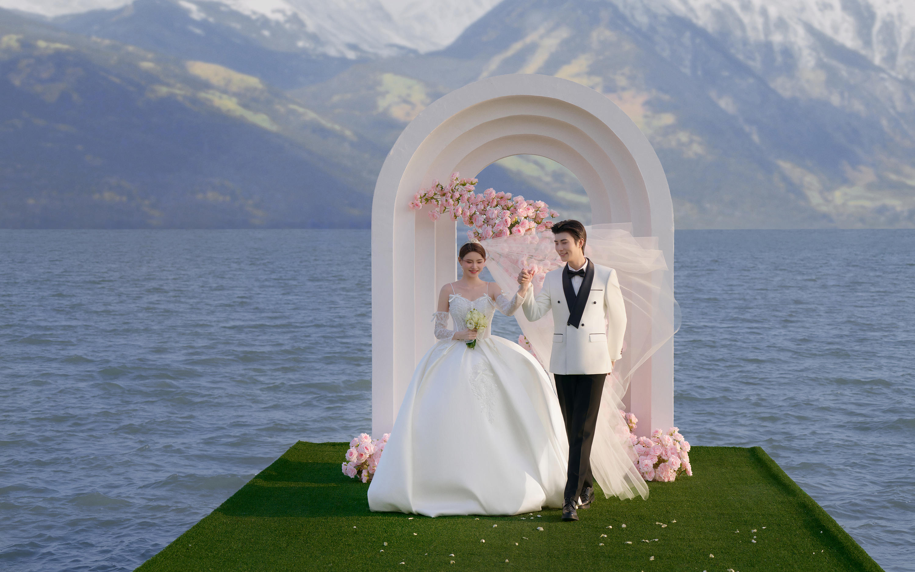 把瑞士湖景搬進婚紗照，儀式感拉滿
