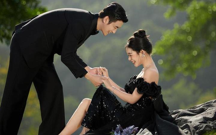 年轻人都喜欢🍃森系草坪婚纱照也太浪漫～