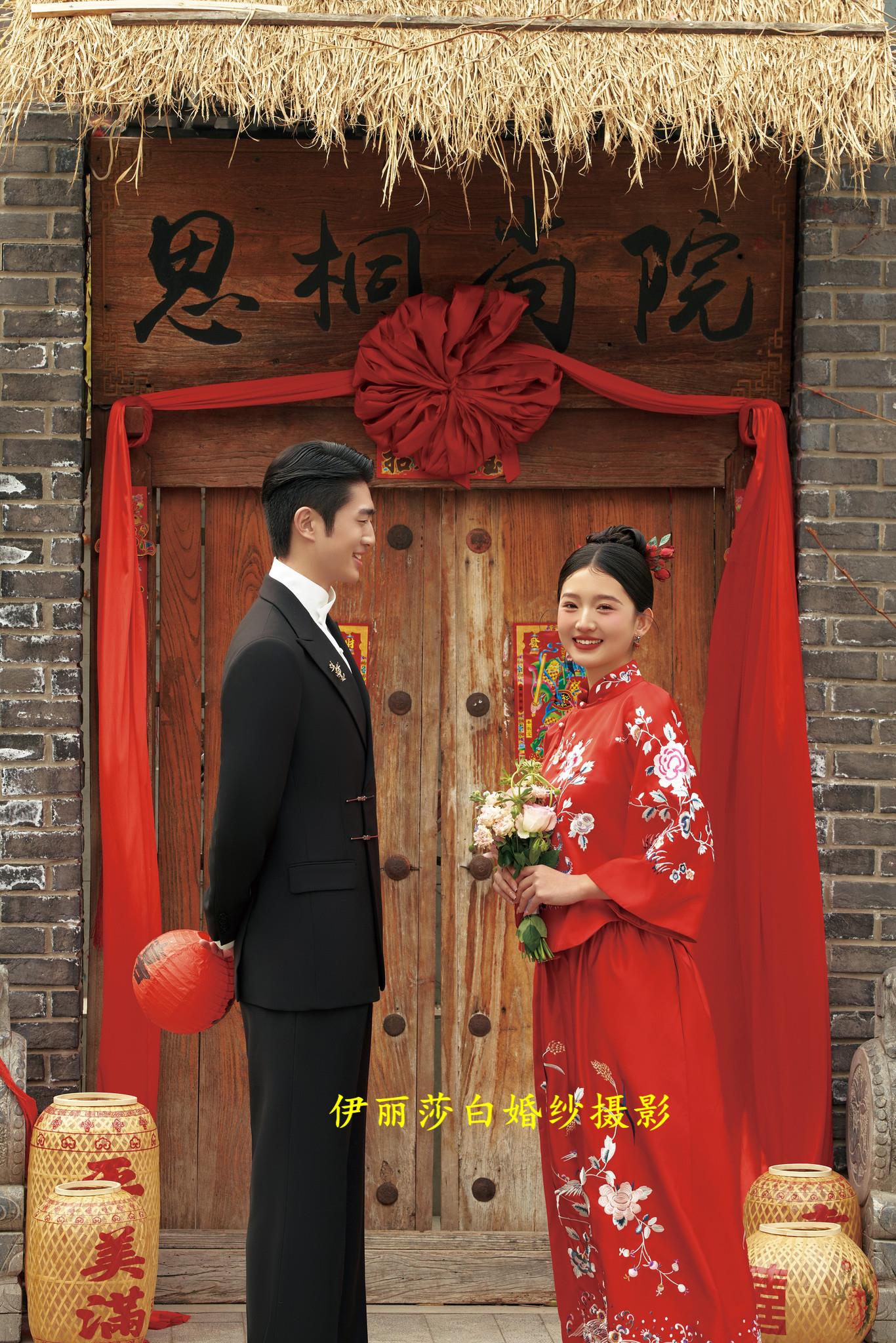 拍婚纱照3888套餐有跟妆+秀和+礼服 4699