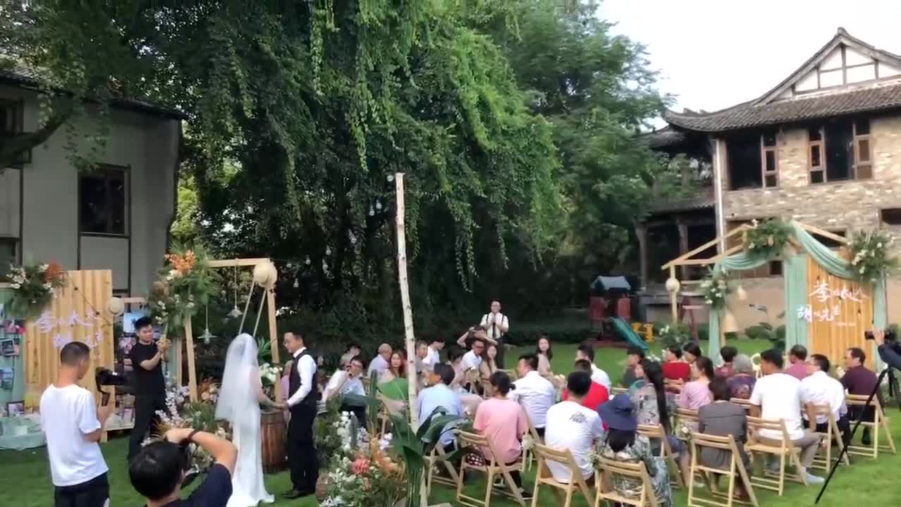 户外草坪婚礼实录