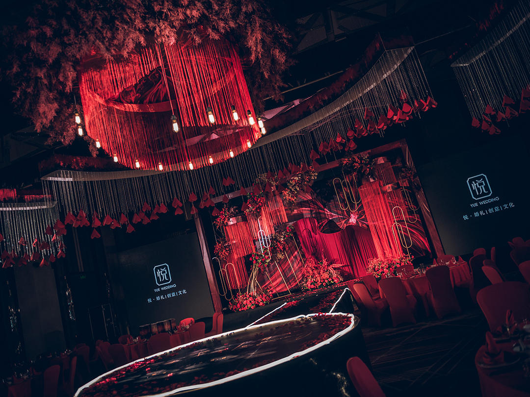 【冬季】奢华吊顶大气红色主题 订单送定制手捧花