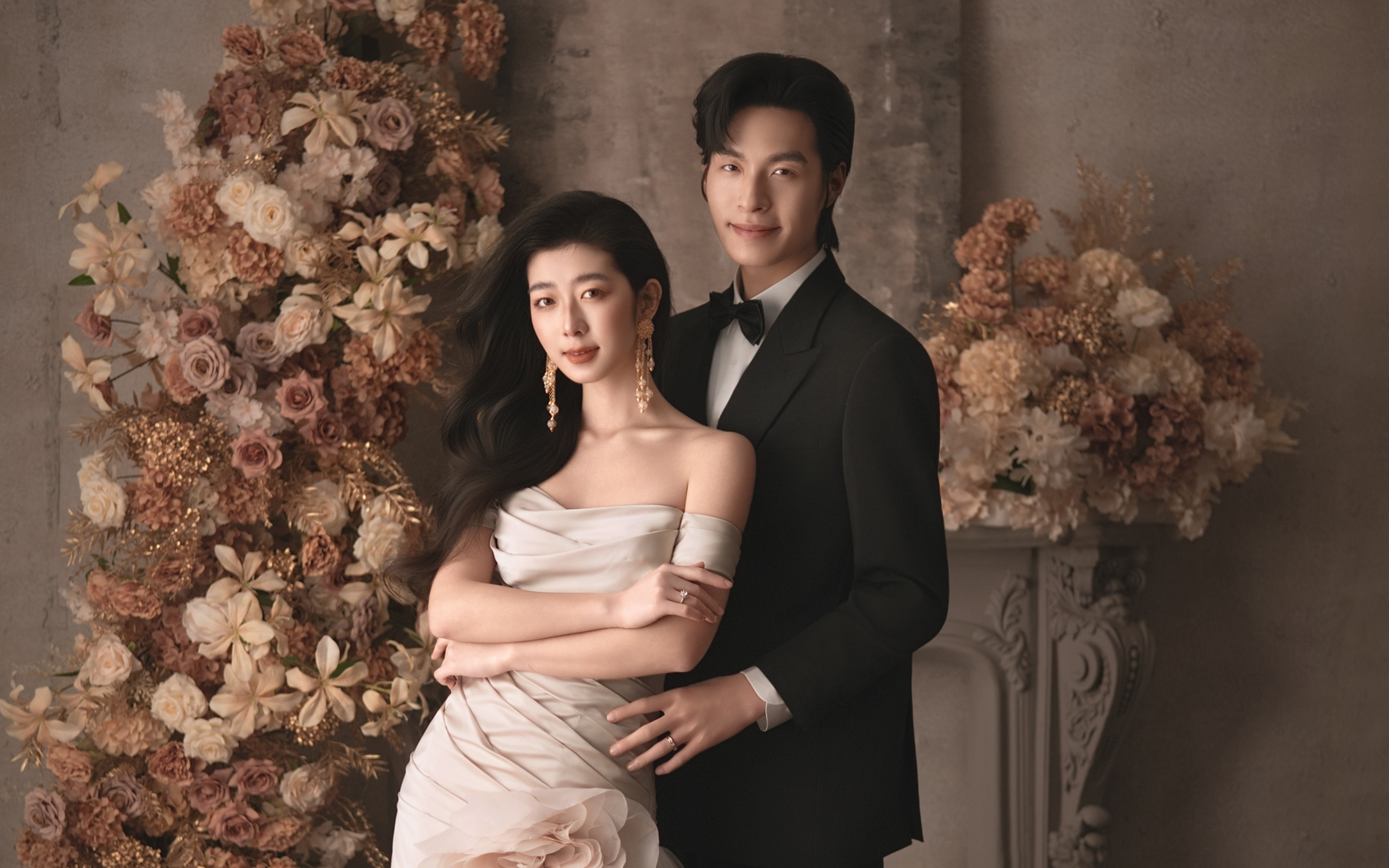 完全被硬控！沦陷于复古婚纱照的满分审美