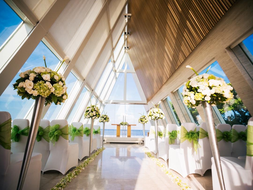 巴厘岛 — 康莱德无限教堂婚礼