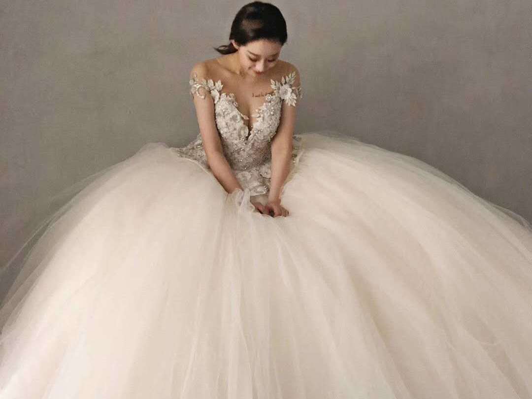 【私藏经典】婚纱礼服三件套+4件伴娘服