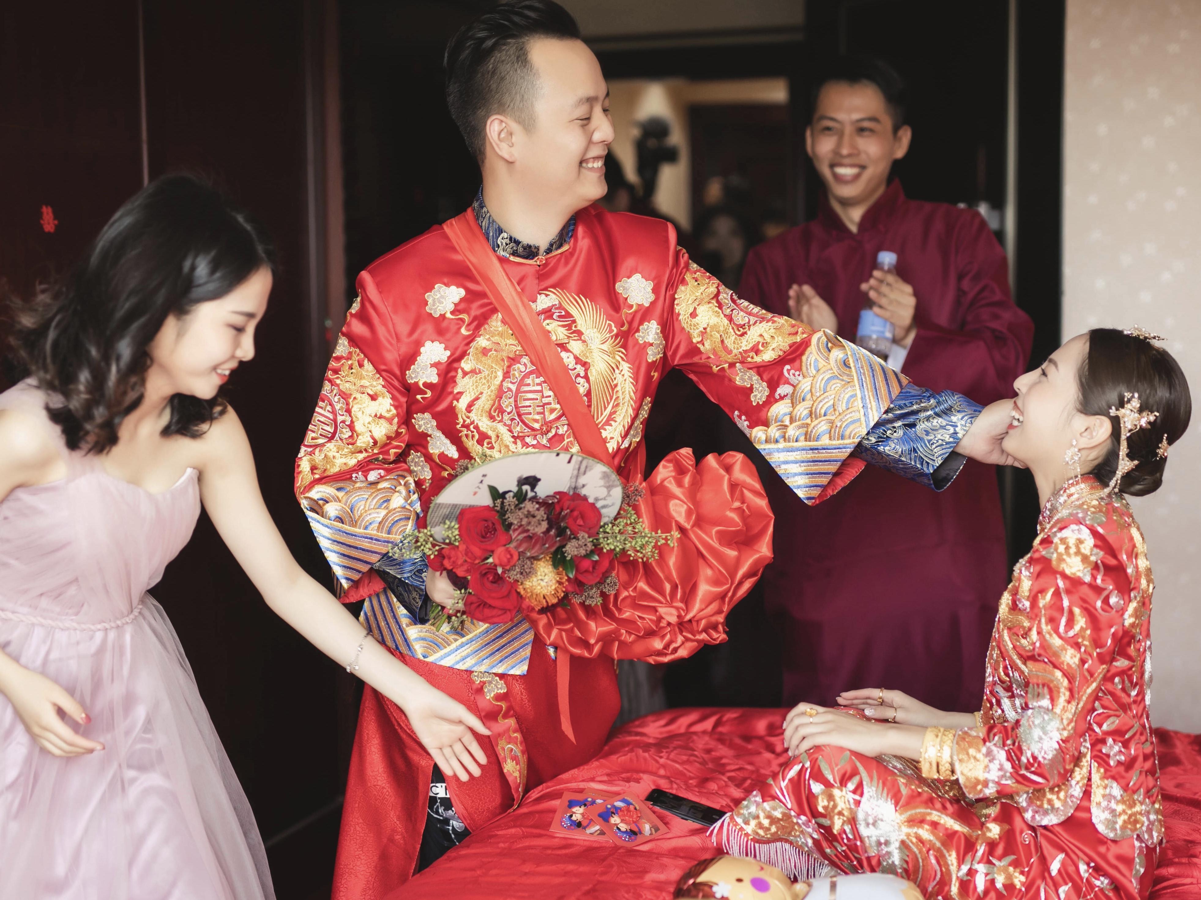 【明星高订】金丝银线手工秀禾+婚纱+敬酒服