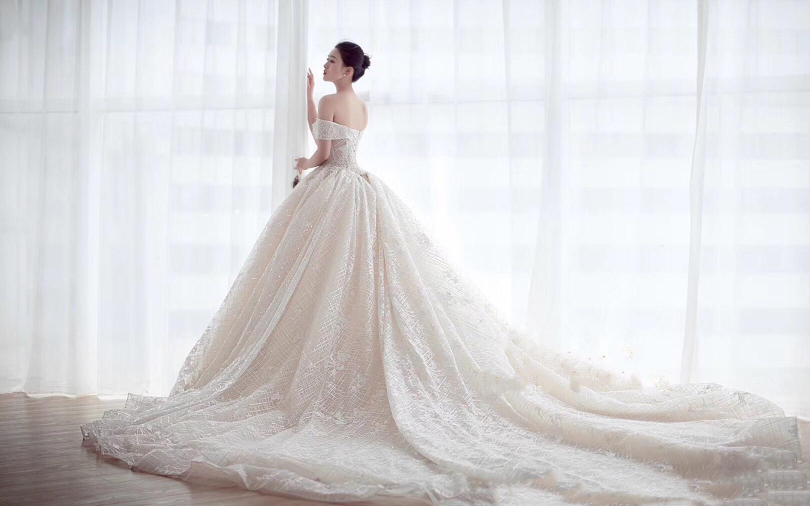 【婚纱】4套婚纱+伴娘服+免费提供饰品—轻纱系列