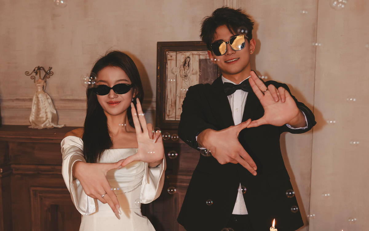 薇薇攝影美學(xué)丨復(fù)古港風(fēng)婚紗照