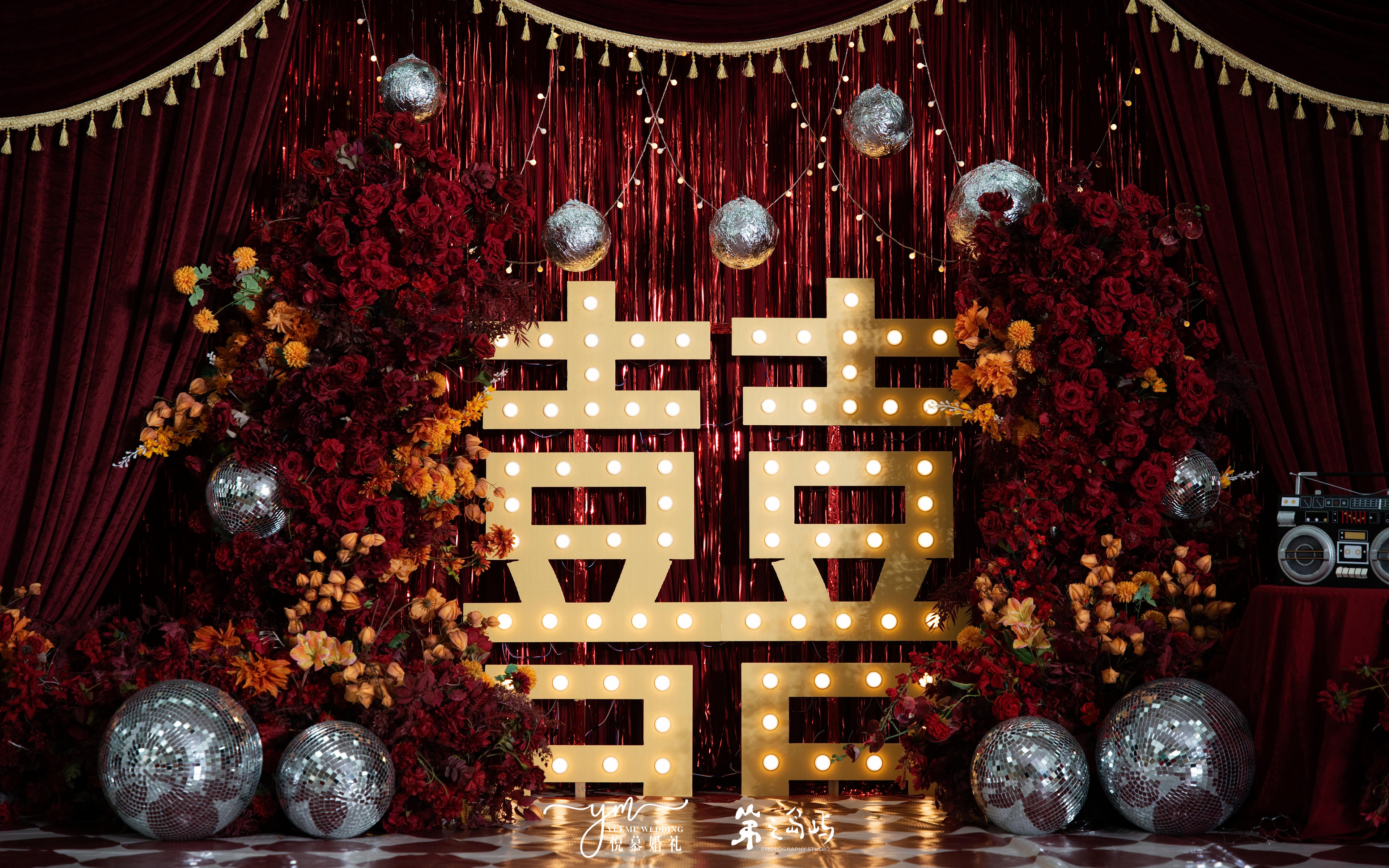 【悦慕婚礼】复古港风婚礼｜红金撞色