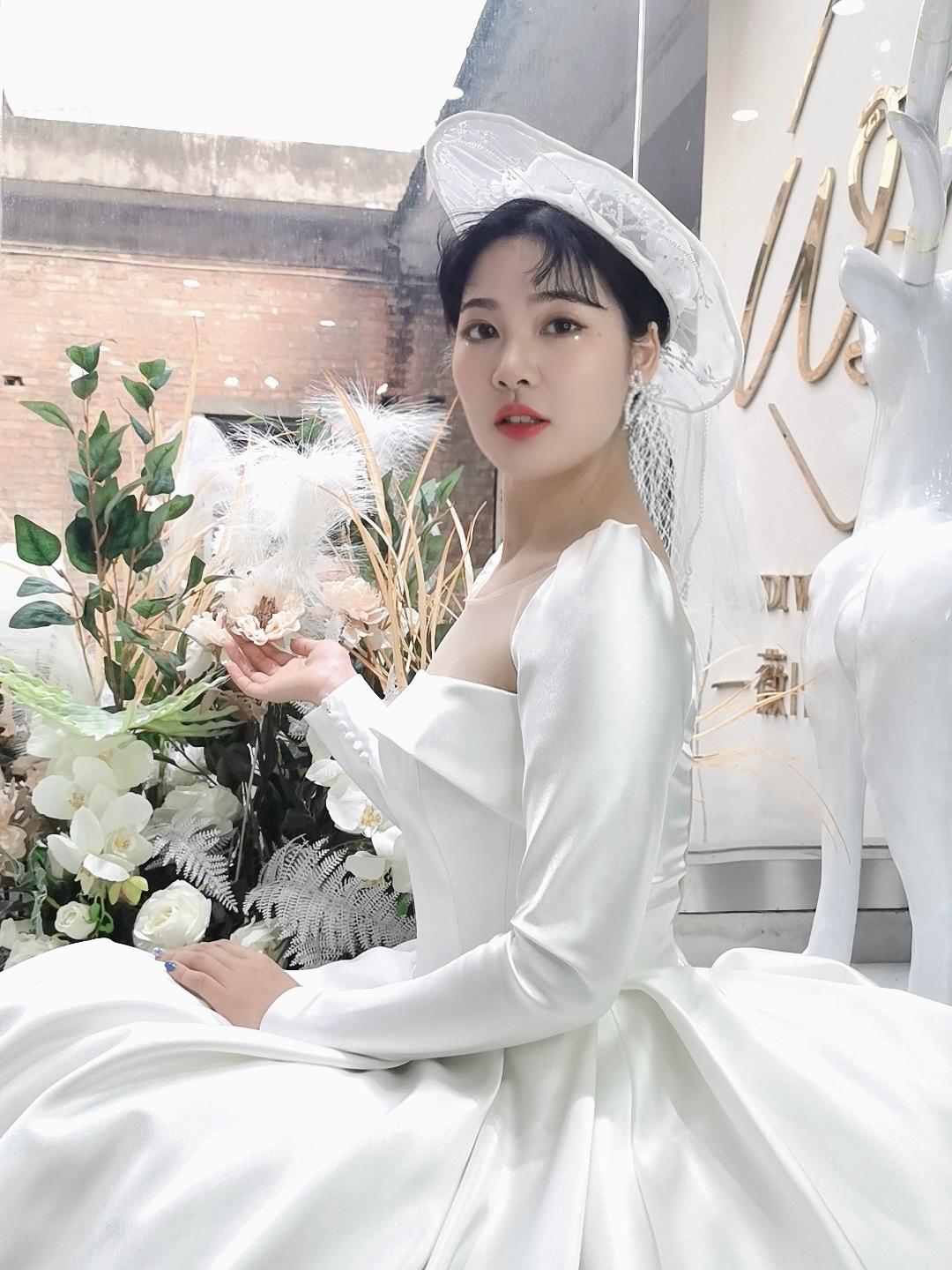 【超高性价比】新娘婚纱3件套+2伴娘服+2伴郎服