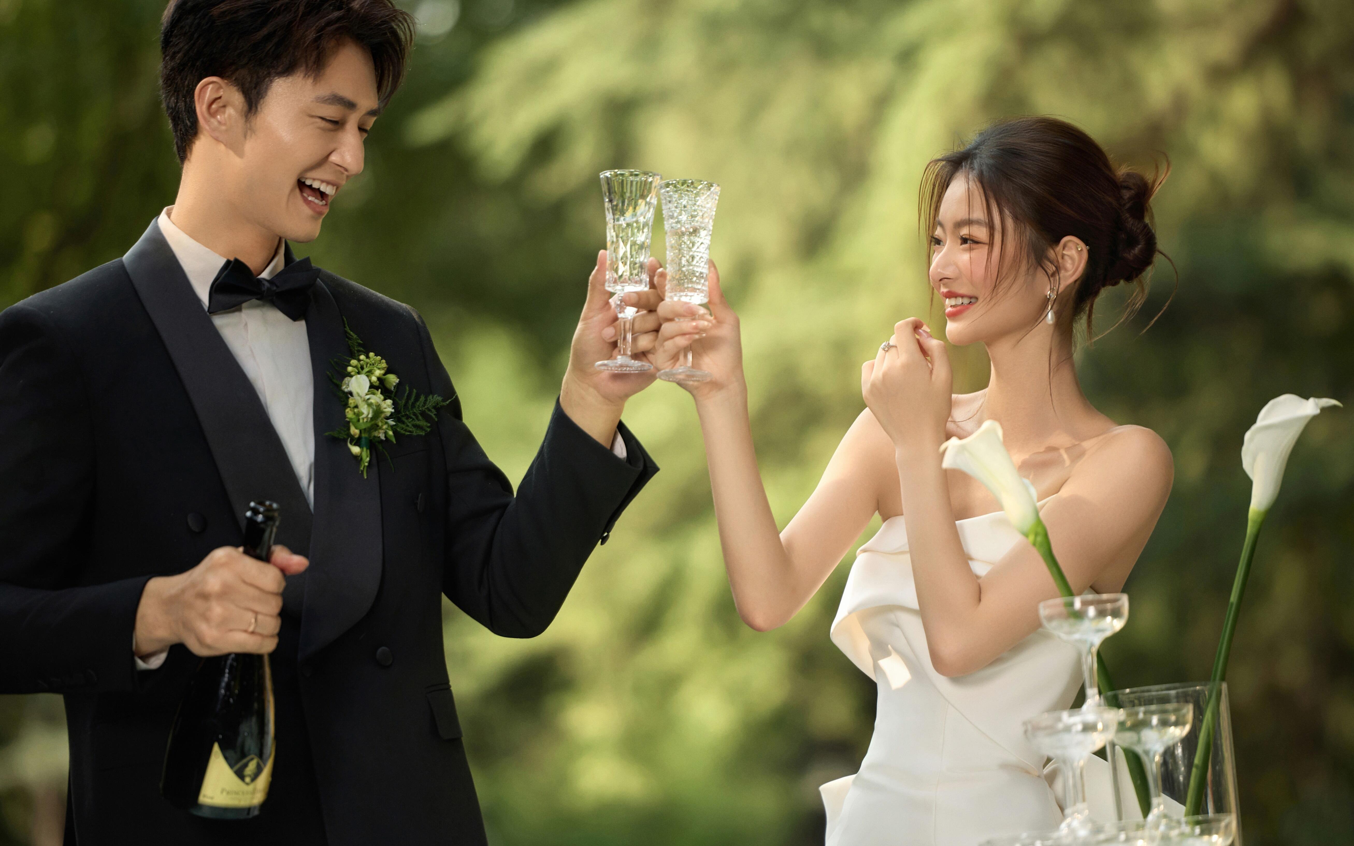 被夸爆的草坪婚纱照 被爱包围的幸福瞬间