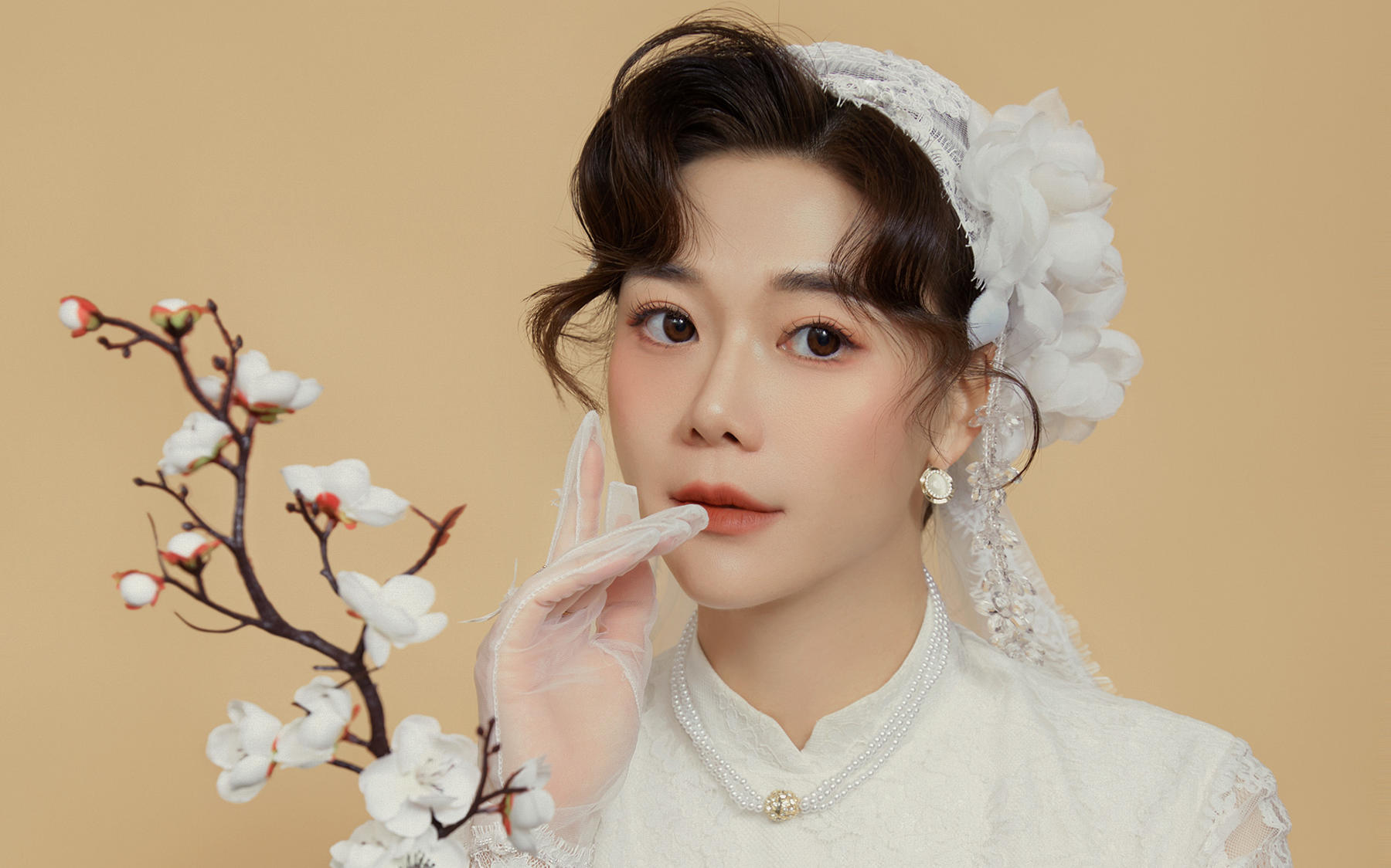 简约又有质感的室内复古婚纱照