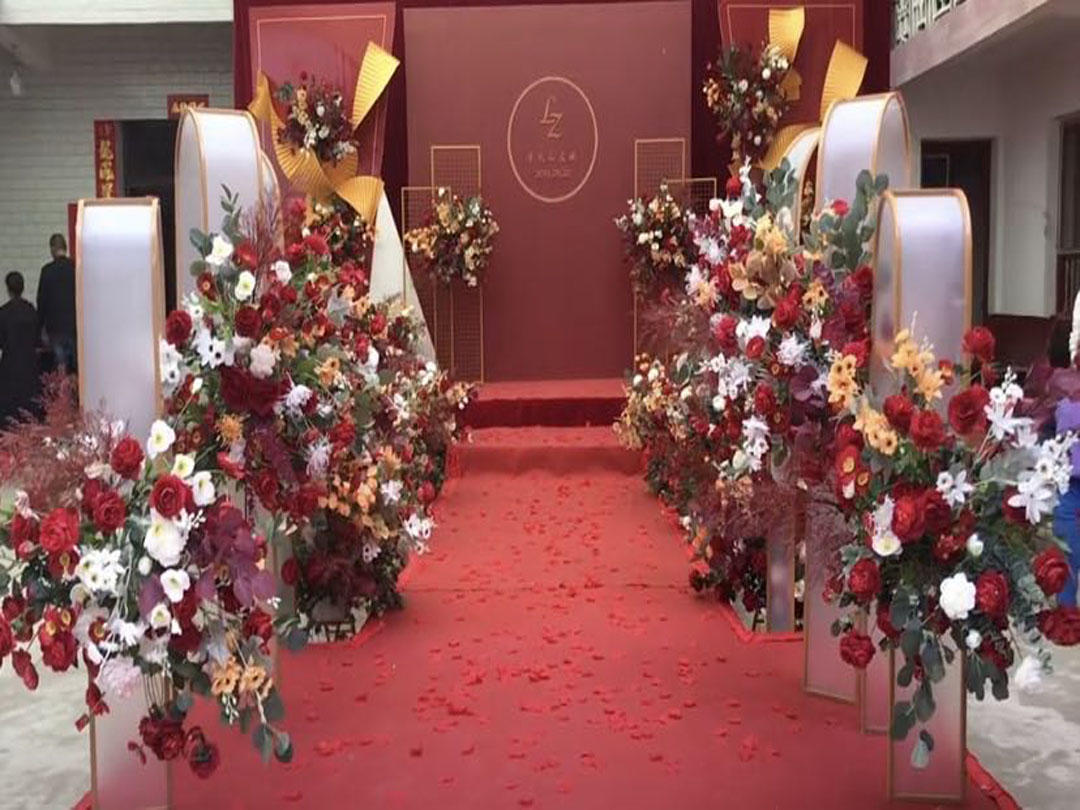 红金色户外婚礼最近挺火来一组分享给大家