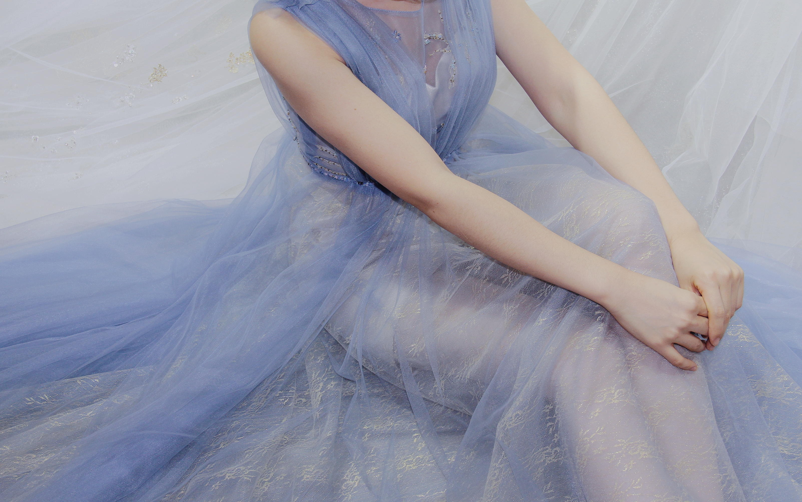 {至善美妆婚纱馆}新娘答谢化妆＋礼服