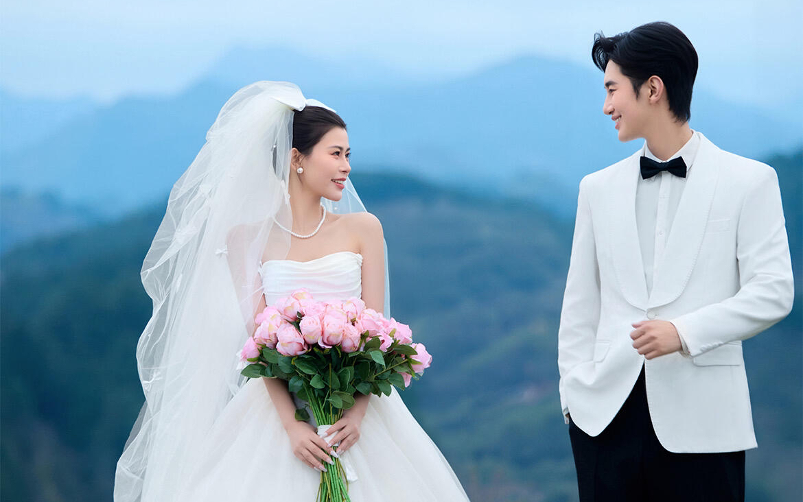 山顶婚纱照｜把蓝天白云和你，都装进余生里