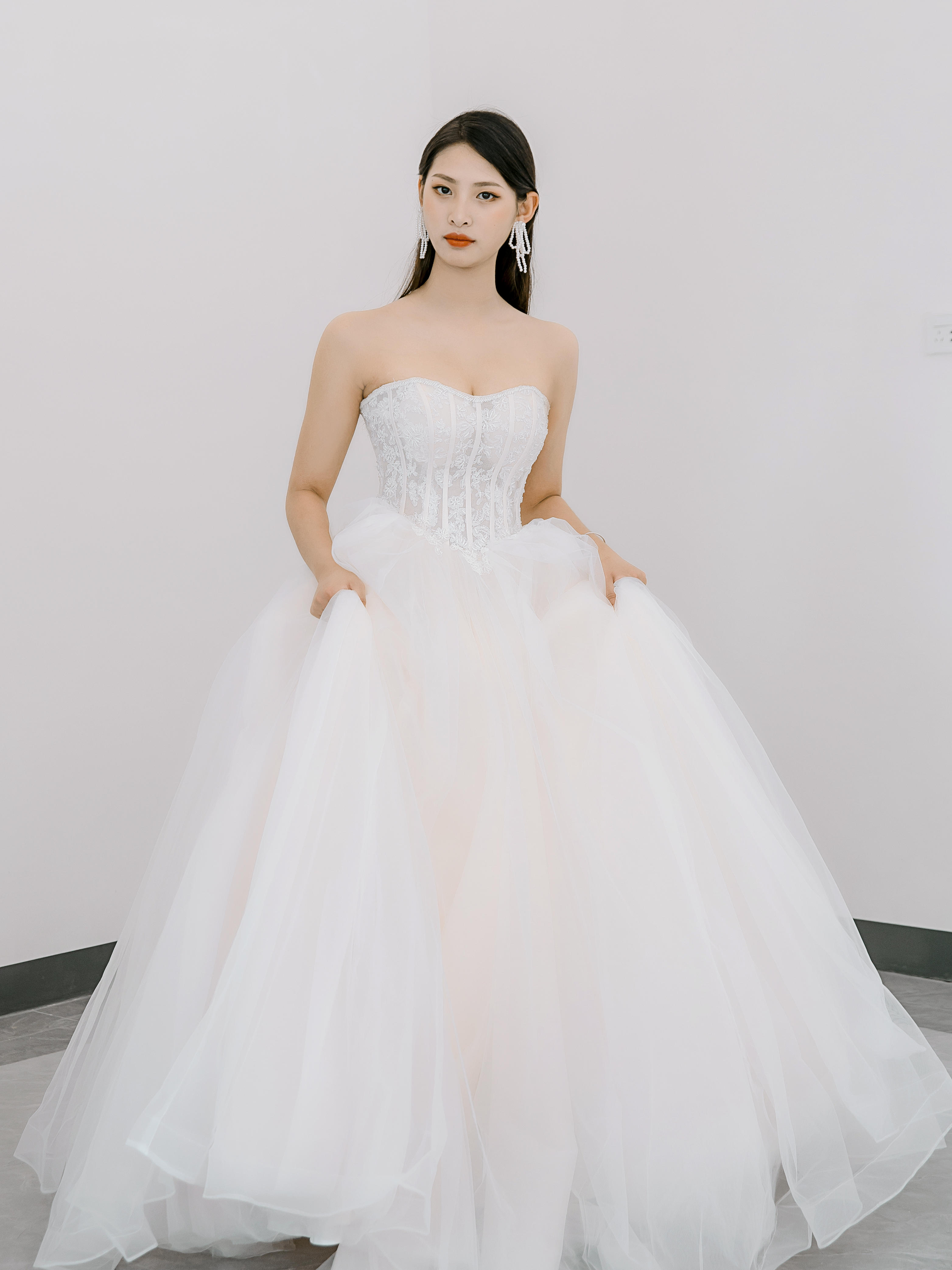 超值四件套婚纱：齐地婚纱+敬酒服+伴娘伴郎各1套